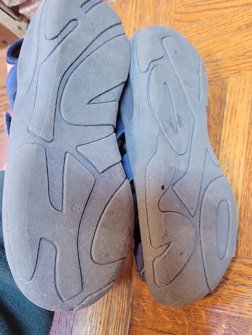 OshKosh B'gosh Kids Closed Toe Sandals Size 13 Like New
